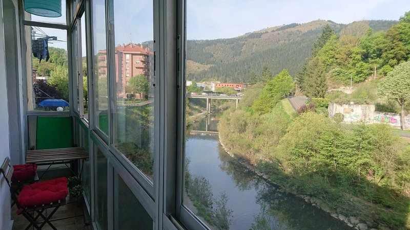 Appartamento Piso Rio Nervion 15 Minutos Bilbao Ugao-Miraballes Esterno foto